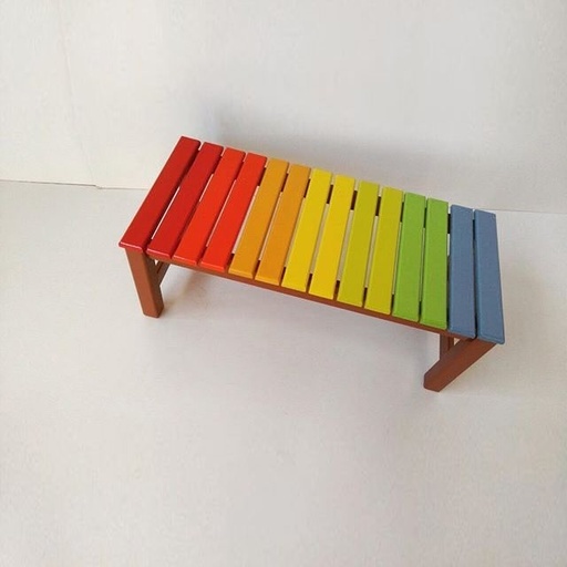 نیمکت چوبی رنگین کمان